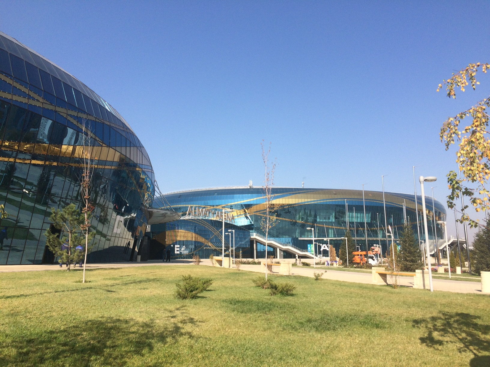 Фото: МаратД / Wikimedia Commons, CC BY-SA 4.0 — https://commons.wikimedia.org/wiki/File:Ice_Palace_%22Almaty_Arena%22.jpg